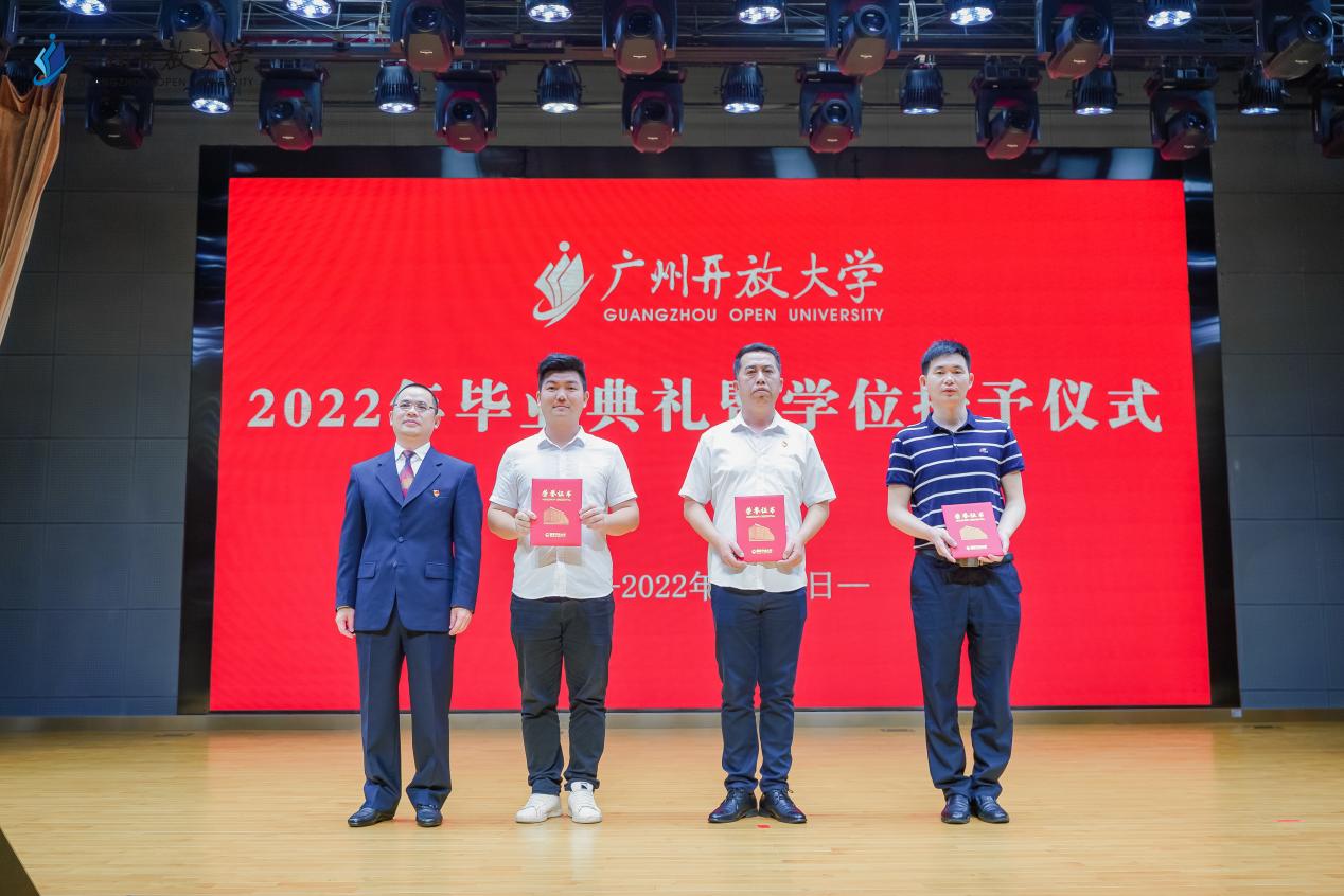 说明: 3.优秀校友
